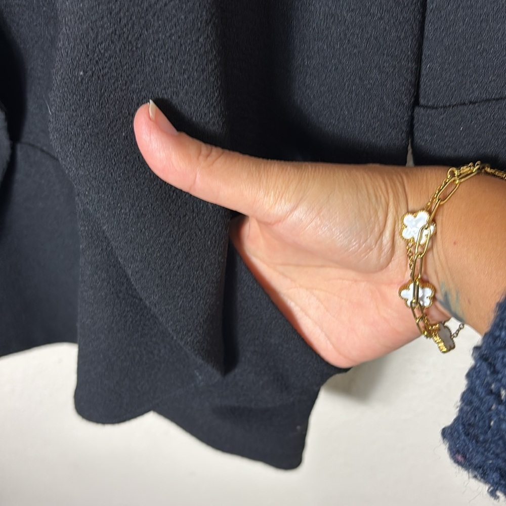 Wilfred Aritzia Chevalier Black Satin collar blazer with pockets size 6 - Picture 3 of 13